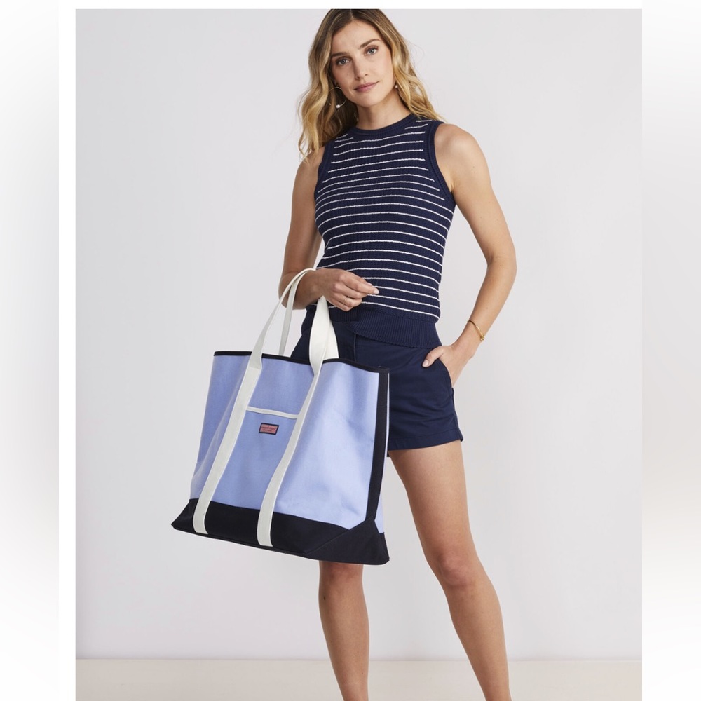 Vinyard Vines x large Large Toe.  Great for beach or traveling